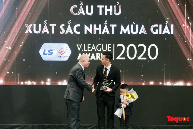 Ấn tượng V.League Awards 2020: Tôn vinh câu lạc bộ, các cá nhân… có thành tích xuất sắc nhất mùa giải - Ảnh 7.