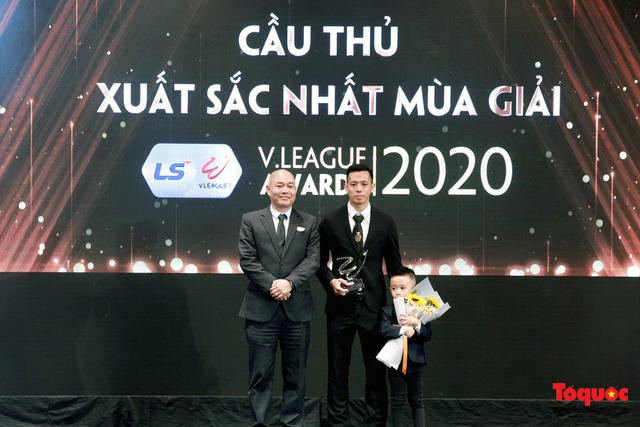 Ấn tượng V.League Awards 2020: Tôn vinh câu lạc bộ, các cá nhân… có thành tích xuất sắc nhất mùa giải - Ảnh 8.