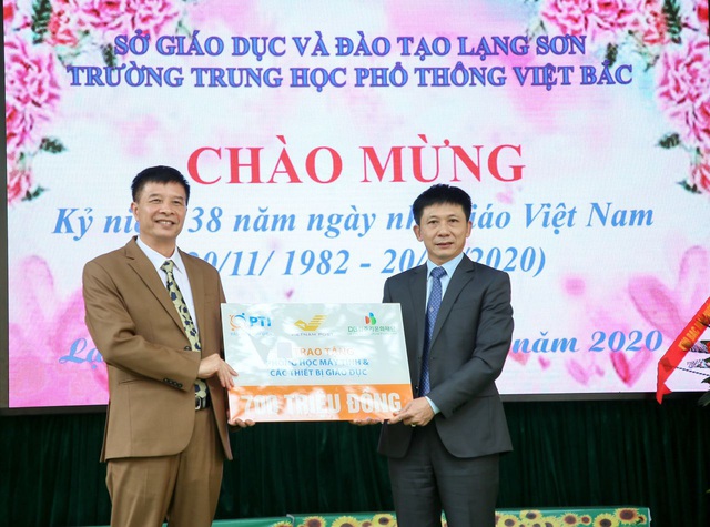 PTI và Bưu điện tỉnh Lạng Sơn trao tặng phòng máy tính cho trường THPT Việt Bắc  - Ảnh 1.