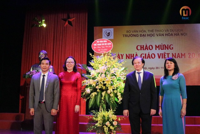 Các trường kỷ niệm Ngày Nhà giáo Việt Nam 20/11 - Ảnh 2.