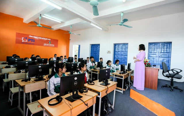 PTI bàn giao phòng học Tiếng Anh đa năng và trao tặng thiết bị giảng dạy tại Ninh Bình - Ảnh 8.