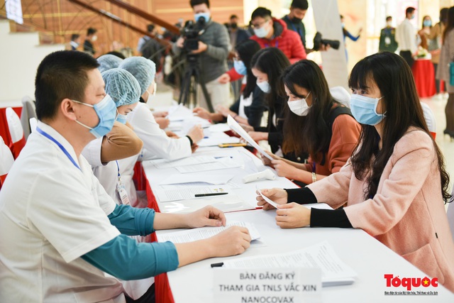 Chùm ảnh:Nhiều  tình nguyện sẵng sàng đăng ký tiêm thử nghiệm vaccine COVID-19 &quot;Made in Việt Nam&quot; - Ảnh 5.