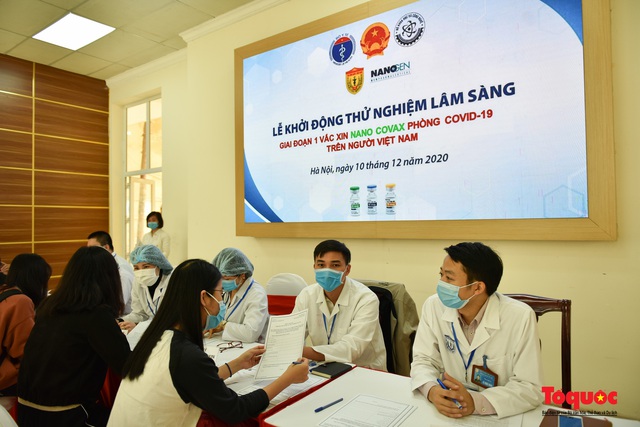 Chùm ảnh:Nhiều  tình nguyện sẵng sàng đăng ký tiêm thử nghiệm vaccine COVID-19 &quot;Made in Việt Nam&quot; - Ảnh 1.