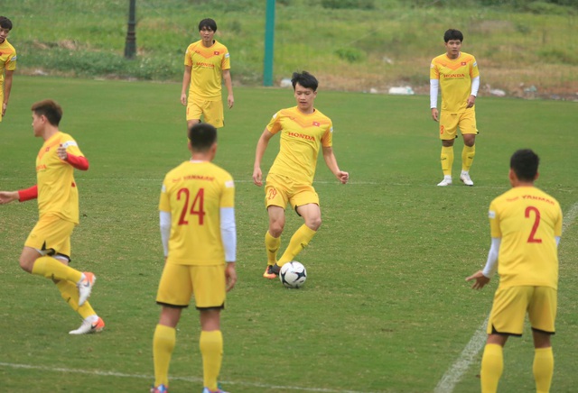 HLV Park Hang-seo tăng cường tập gym cho đội tuyển Việt Nam - Ảnh 1.