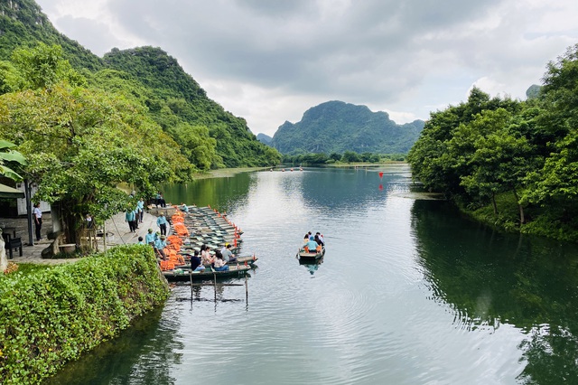 Ninh Bình tổ chức phiên giao dịch việc làm lưu động - Ảnh 2.