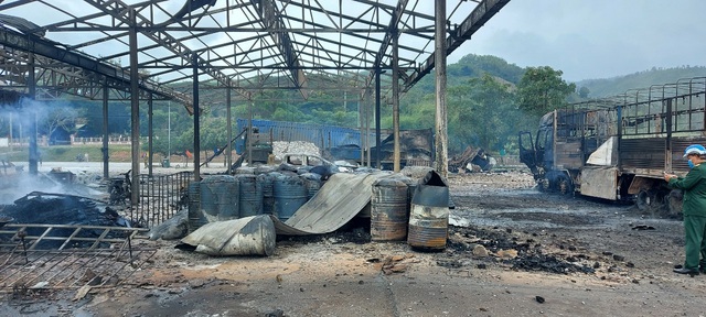Cháy nổ lớn tại khu vực biên giới Việt Nam - Lào, nhiều người thương vong - Ảnh 4.