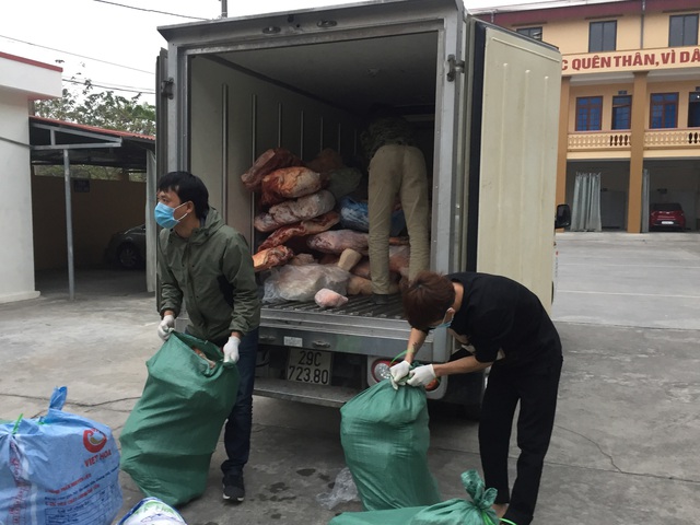  Ngăn chặn kịp thời hơn 2 tấn thịt lợn ôi thiu, bốc mùi - Ảnh 1.