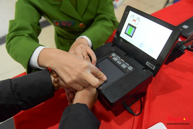 Hà Nội triển khai cấp căn cước công dân gắn chip điện tử - Ảnh 4.