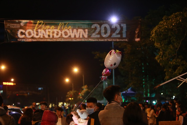 Quảng Bình: Biển người trong đêm Phong Nha Countdown Party 2021 - Ảnh 1.