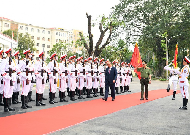 Thủ tướng Nguyễn Xuân Phúc tham dự Hội nghị Công an toàn quốc lần thứ 76 - Ảnh 1.
