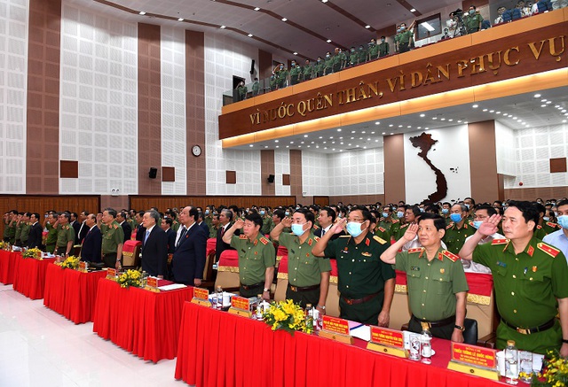 Thủ tướng Nguyễn Xuân Phúc tham dự Hội nghị Công an toàn quốc lần thứ 76 - Ảnh 3.