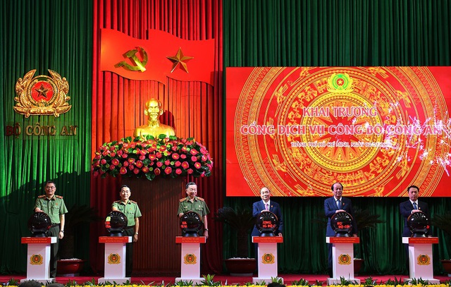 Thủ tướng Nguyễn Xuân Phúc tham dự Hội nghị Công an toàn quốc lần thứ 76 - Ảnh 5.