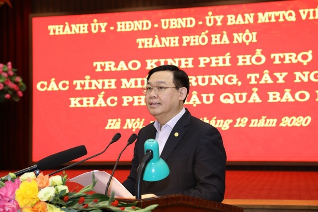 Hà Nội tặng 91 tỷ đồng ủng hộ các địa phương khắc phục hậu quả do mưa lũ gây ra - Ảnh 2.