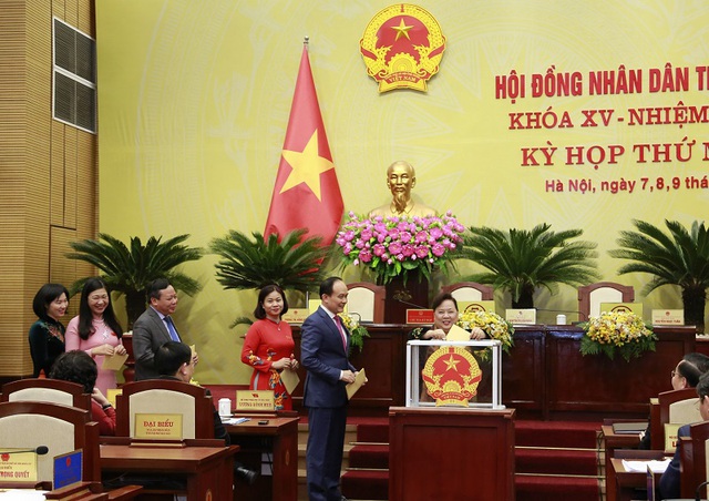 Hà Nội bầu thành công Chủ tịch HĐND, 5 Phó Chủ tịch UBND thành phố - Ảnh 1.