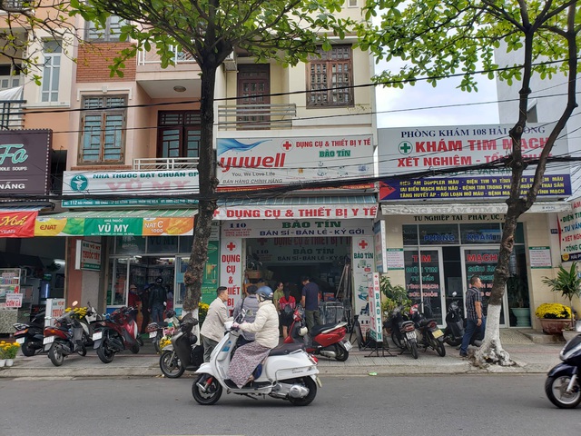 Phát hiện một cửa hàng thiết bị y tế ở Đà Nẵng không niêm yết giá, bán hàng giá cao, có dấu hiệu găm hàng  - Ảnh 4.