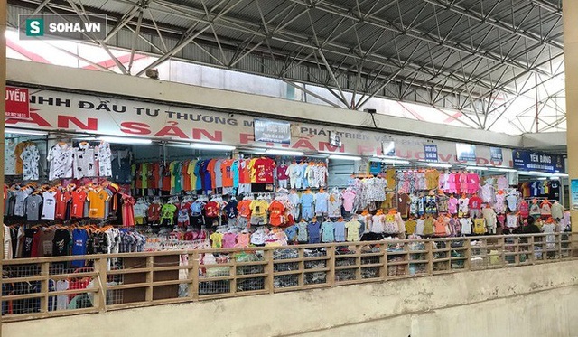 Hàng hóa bán ra giảm 80%, ki-ốt tại chợ Đồng Xuân nghỉ tạm thời vì dịch Covid-19 - Ảnh 14.