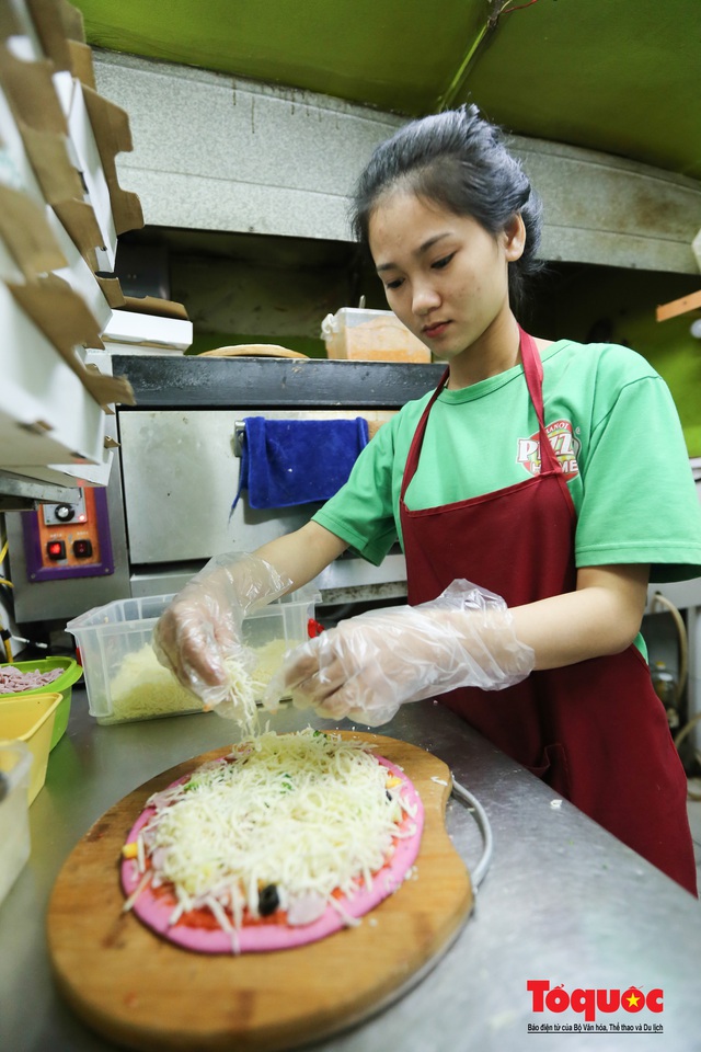Giải cứu nông sản đợt dịch Covid-19: Hà Nội xuất hiện pizza đế thanh long giá 55 ngàn. - Ảnh 6.