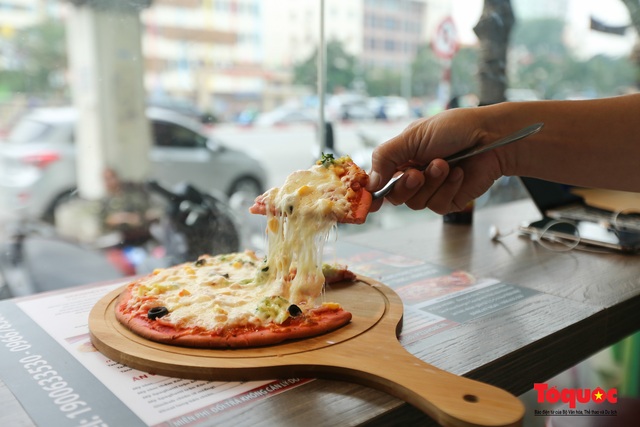 Giải cứu nông sản đợt dịch Covid-19: Hà Nội xuất hiện pizza đế thanh long giá 55 ngàn. - Ảnh 10.