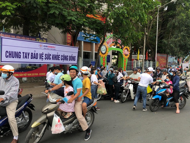 EVNGENCO 2 phát miễn phí 7.000 khẩu trang y tế cho người dân Cần Thơ - Ảnh 8.