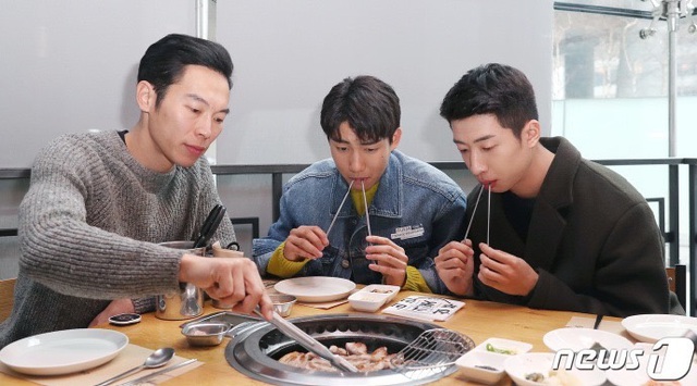Nhóm "F4 Bắc Hàn" nhận xét về đại úy Triều Tiên Ri Jung Hyeok - Hyun Bin khiến các fan rụng tim - Ảnh 3. Nhóm "F4 Bắc Hàn" nhận xét về đại úy Triều Tiên Ri Jung Hyeok - Hyun Bin khiến các fan rụng tim - Ảnh 3.