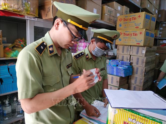 Chuyển giao 102.726 chiếc khẩu trang cho Sở y tế Hà Nội phục vụ công tác phòng, chống dịch Covid - 19 - Ảnh 1.