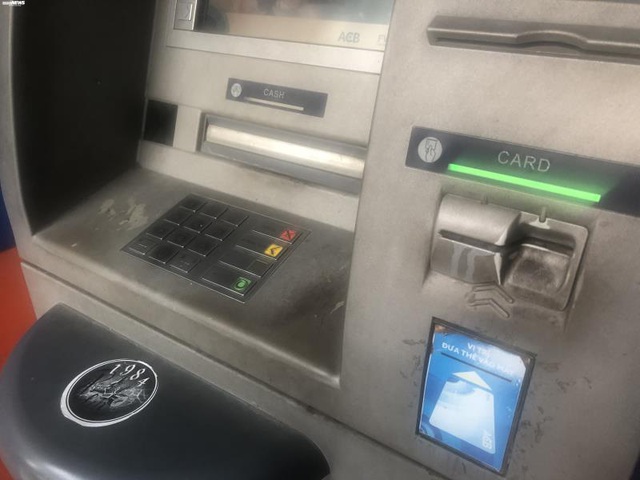 Hà Nội: Cây ATM thờ ơ phòng dịch, khách lo nhiễm Covid-19 - Ảnh 5.