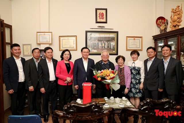 Hình ảnh Bí thư Thành ủy Hà Nội Vương Đình Huệ thăm hỏi các giáo sư nhân ngày thầy thuốc Việt Nam - Ảnh 6.