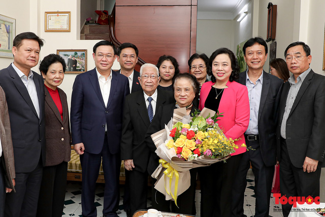 Hình ảnh Bí thư Thành ủy Hà Nội Vương Đình Huệ thăm hỏi các giáo sư nhân ngày thầy thuốc Việt Nam - Ảnh 12.