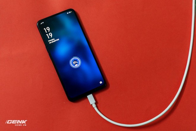 Giải ngố về công nghệ sạc nhanh VOOC của OPPO: tốc độ như thế nào, có an toàn không? - Ảnh 1. Giải ngố về công nghệ sạc nhanh VOOC của OPPO: tốc độ như thế nào, có an toàn không? - Ảnh 1.
