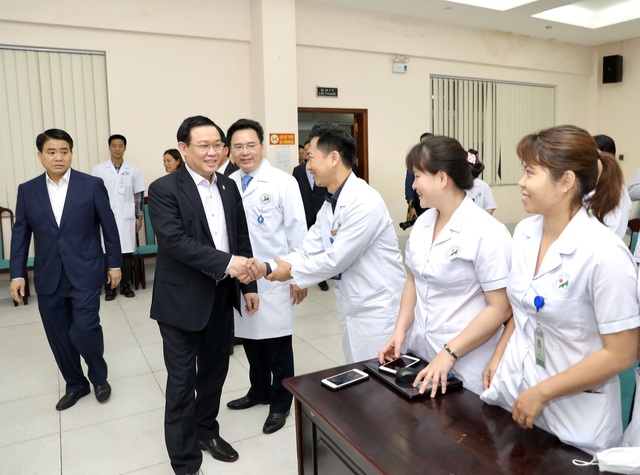 Bí thư Hà Nội Vương Đình Huệ kiểm tra công tác phòng dịch Covid-19 tại bệnh viện Đức Giang - Ảnh 5.