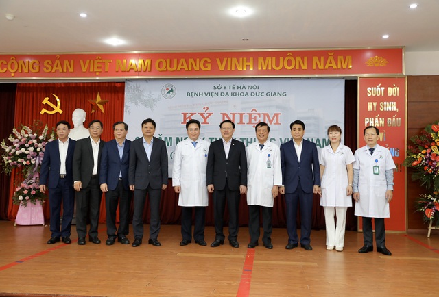 Bí thư Hà Nội Vương Đình Huệ kiểm tra công tác phòng dịch Covid-19 tại bệnh viện Đức Giang - Ảnh 9.