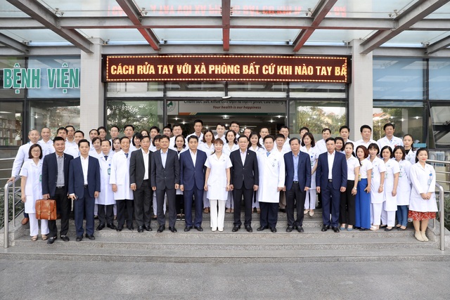 Bí thư Hà Nội Vương Đình Huệ kiểm tra công tác phòng dịch Covid-19 tại bệnh viện Đức Giang - Ảnh 18.