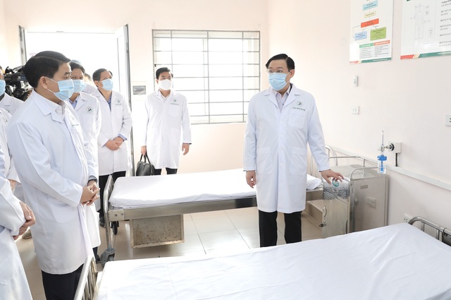 Bí thư Hà Nội Vương Đình Huệ kiểm tra công tác phòng dịch Covid-19 tại bệnh viện Đức Giang - Ảnh 4.