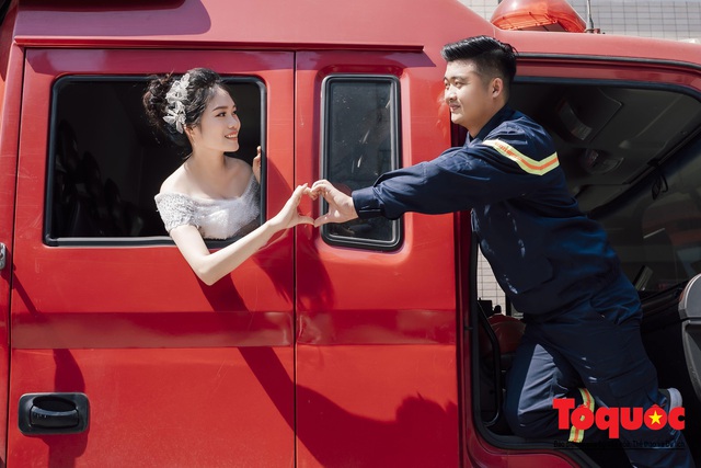 Nghệ An: Bộ ảnh cưới ấn tượng của chàng lính cứu hỏa 9X   - Ảnh 2.