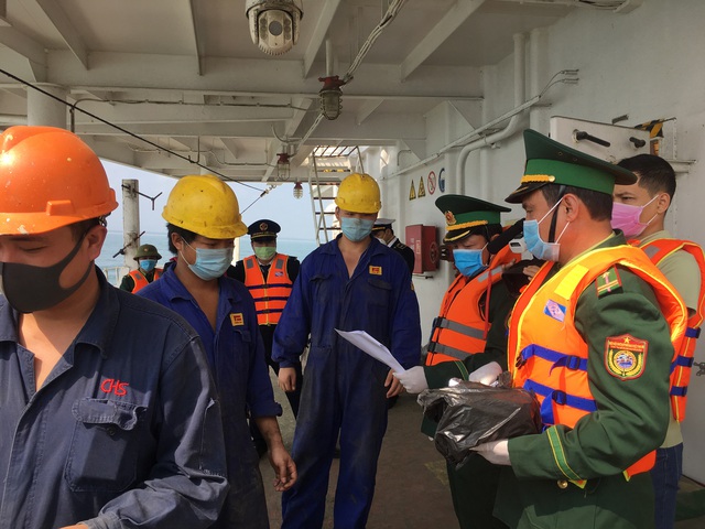 Quảng Bình: Ngăn chặn nhập bờ 26 thuyền viên vừa từ Trung Quốc trở về - Ảnh 1.