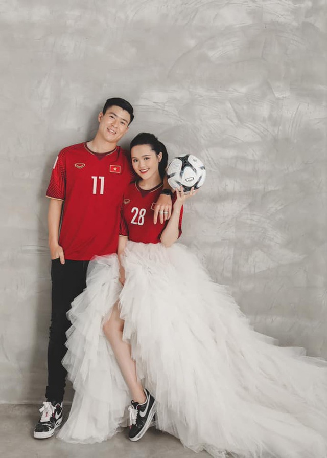 Cầu thủ Duy Mạnh và bạn gái mặc áo cưới khiến dân tình trầm trồ - Ảnh 4.