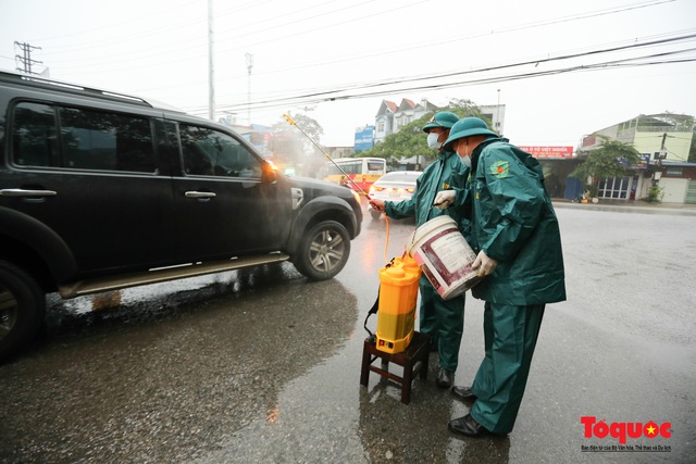 Thái Nguyên thành lập nhiều chốt chặn virus NCoV ngay từ của ngõ vào thành phố - Ảnh 5.