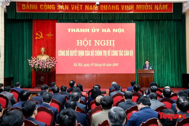 Hình ảnh công bố quyết định của Bộ Chính trị phân công Phó Thủ tướng Vương Đình Huệ giữ chức vụ Bí thư Thành ủy Hà Nội - Ảnh 8.