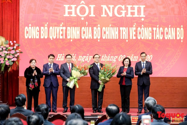 Hình ảnh công bố quyết định của Bộ Chính trị phân công Phó Thủ tướng Vương Đình Huệ giữ chức vụ Bí thư Thành ủy Hà Nội - Ảnh 7.