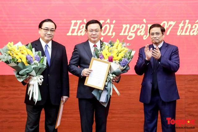 Hình ảnh công bố quyết định của Bộ Chính trị phân công Phó Thủ tướng Vương Đình Huệ giữ chức vụ Bí thư Thành ủy Hà Nội - Ảnh 5.