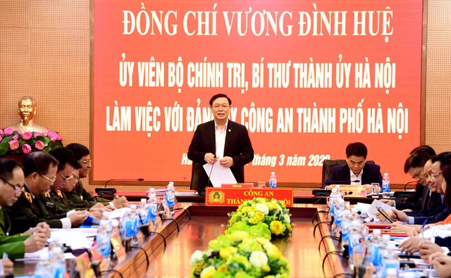 Bí thư Thành ủy Hà Nội Vương Đình Huệ làm việc với Công an Hà Nội - Ảnh 1.