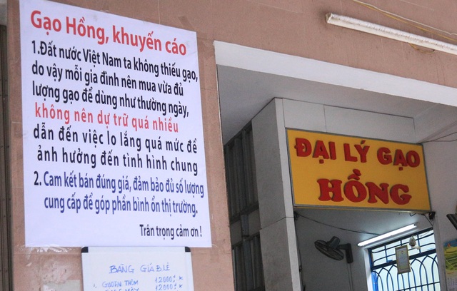 Chủ đại lý gạo ở Đà Nẵng treo tấm bảng khuyên khách không nên...mua nhiều gạo - Ảnh 2.