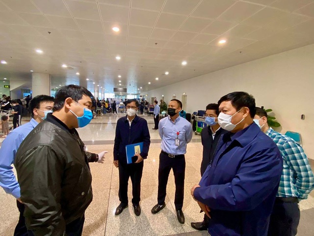 Bộ Y tế kiểm tra công tác phòng, chống dịch Covid-19 tại sân bay Nội Bài - Ảnh 1.
