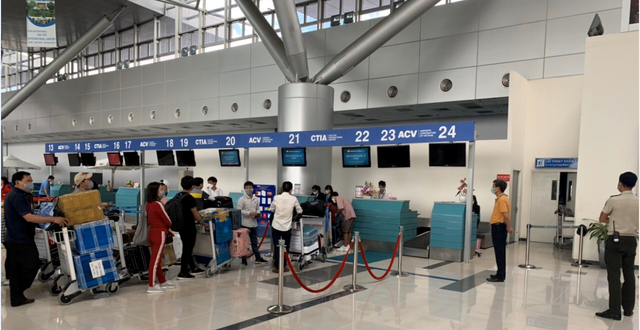 Vietnam Airlines vận chuyển miễn phí gần 600 khách hết hạn cách ly về Hà Nội và Tp. Hồ Chí Minh  - Ảnh 1.
