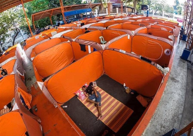 Philippines dựng lều cho người vô gia cư để phòng chống lây nhiễm Covid-19 - Ảnh 1.