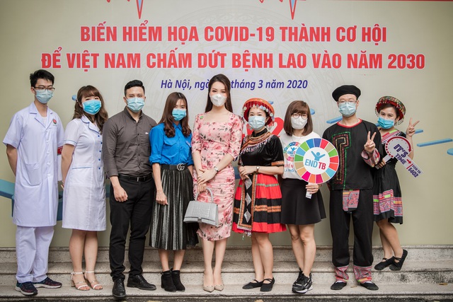 Thuỵ Vân thanh lịch như ‘chị đẹp’ Son Ye Jin - Ảnh 2.