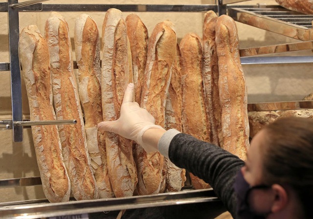 Thị trấn &quot;đi ngược&quot; lại toàn nước Pháp khi phạt gần 3,5 triệu cho người chỉ mua 1 chiếc bánh mỳ - Ảnh 1.