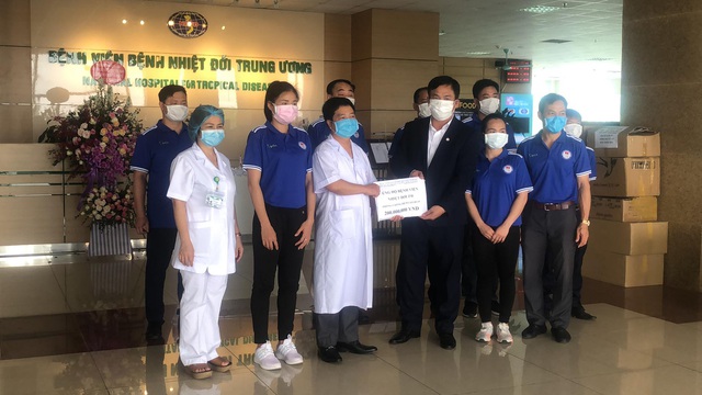 Trung tâm Huấn luyện thể thao Quốc gia Hà Nội chung tay ủng hộ Bệnh viện Nhiệt đới Trung ương đẩy lùi Coivd-19 - Ảnh 1.
