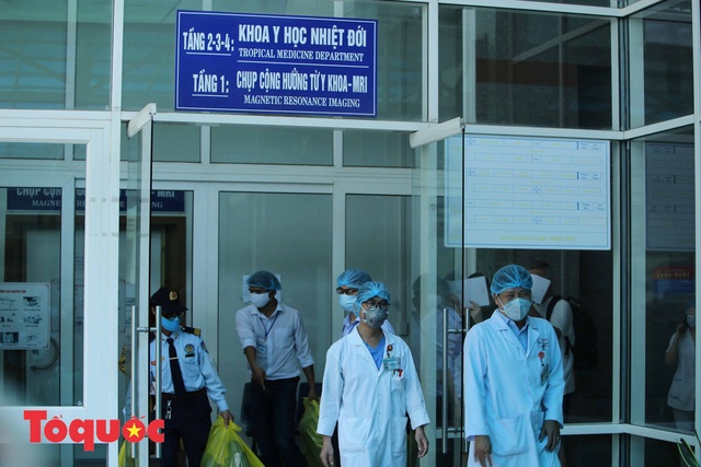 Hình ảnh 3 bệnh nhân mắc Covid-19 ở Đà Nẵng được chữa khỏi và xuất viện - Ảnh 3.