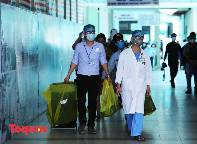 Hình ảnh 3 bệnh nhân mắc Covid-19 ở Đà Nẵng được chữa khỏi và xuất viện - Ảnh 4.